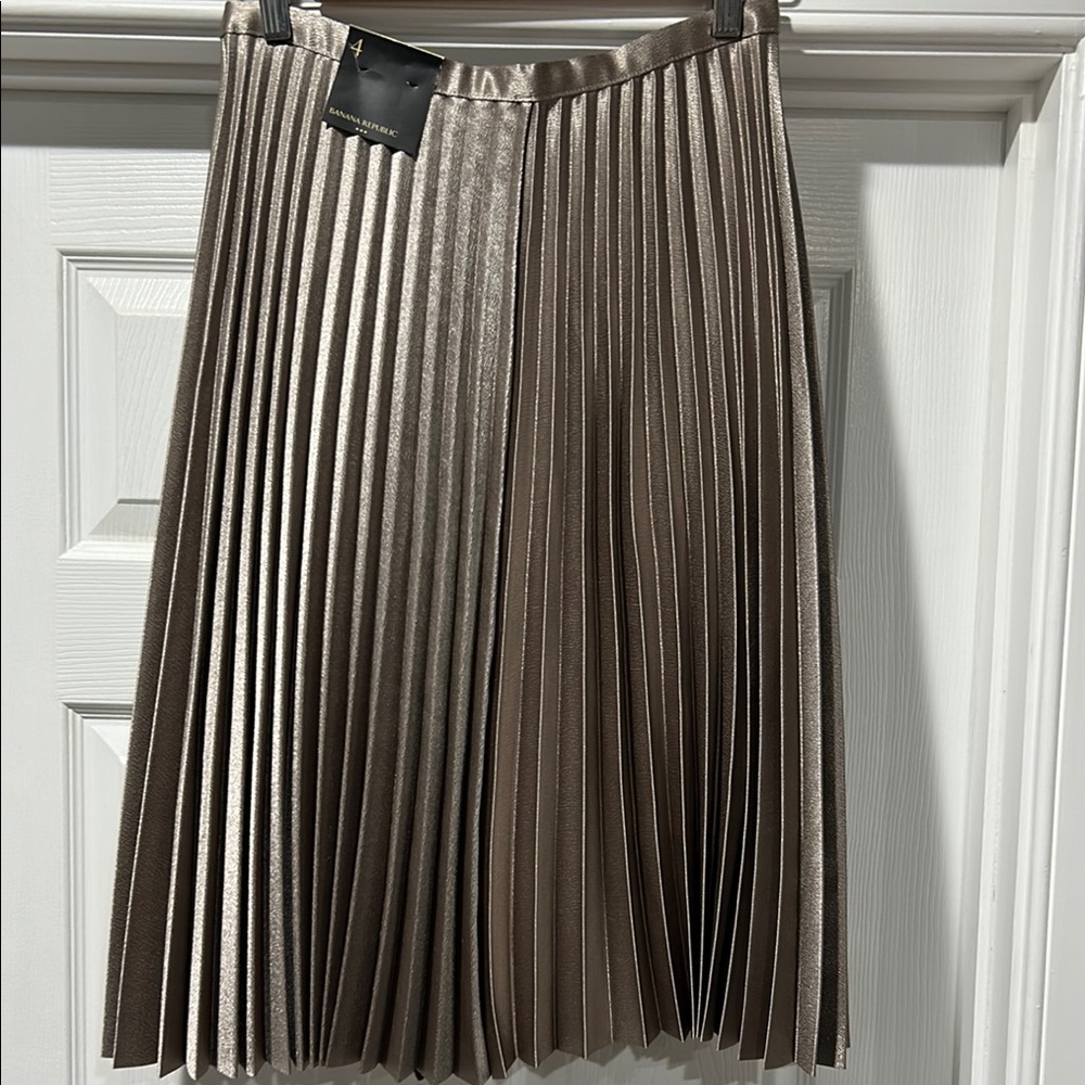 Banana Republic Slate Metallic Pleated Skirt for Cocktail Size 4 NWT